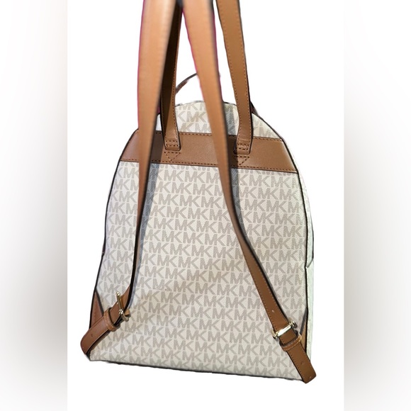 **SOLD**NWOT Michael Kors Signature Valerie Medium Backpack. - Picture 8 of 15